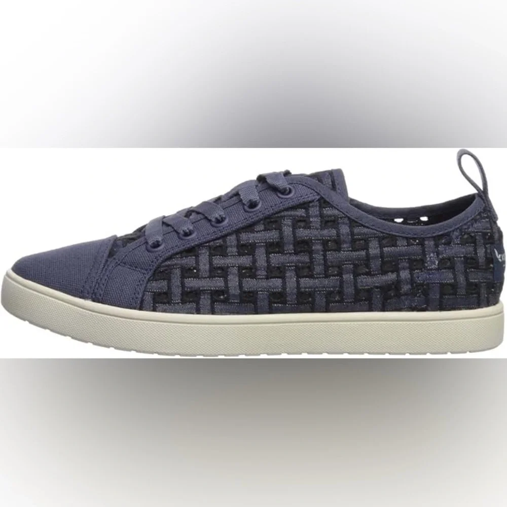 EXCELLENT CONDITION KOOLABURRA BY UGG BLACK WOVEN SNEAKERS SIZE 9